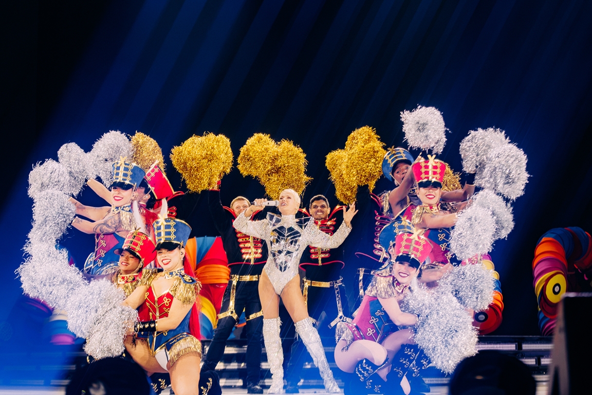 Com show de estreia em São Paulo, Xuxa dá início à turnê O Último Voo da Nave